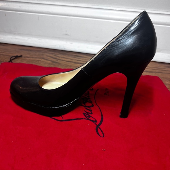 Christian Louboutin Round Toe - Picture 9 of 11